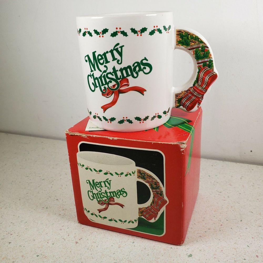 The Love Mug Holly Wreath Bow 1986 Vintage Merry Christmas Coffee Tea Cup NIB